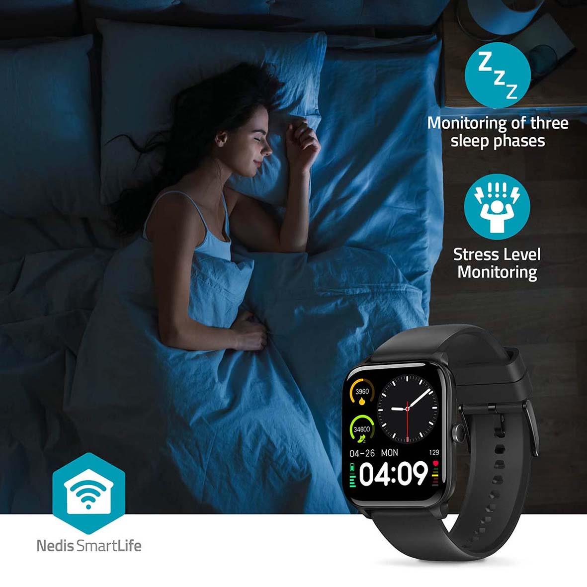 Kvinna sover med Nedis SmartLife-klocka som visar tid, sömnfaser och stressnivå