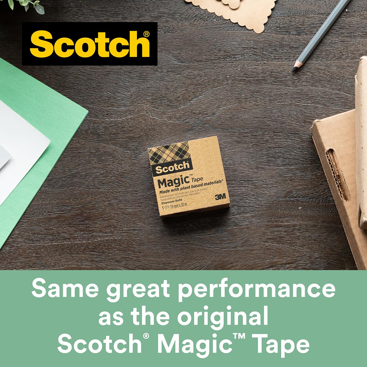 Scotch Magic tejp 19mm x 30m på träbord med papper och penna