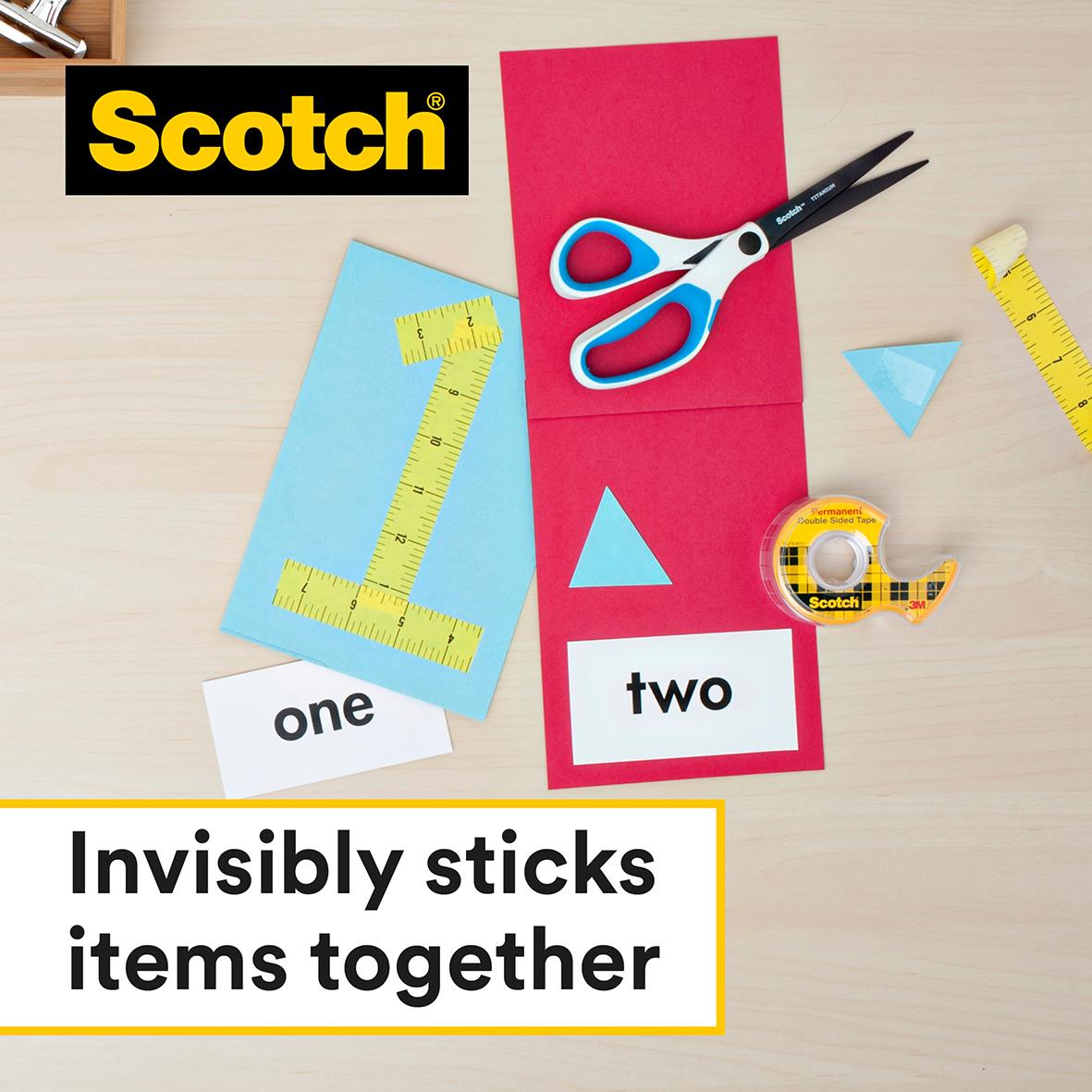 Dubbelhäftande Scotch 665 tejp med hållare, 12mm x 6,3m, visar klipp, linjaler och papper på bord