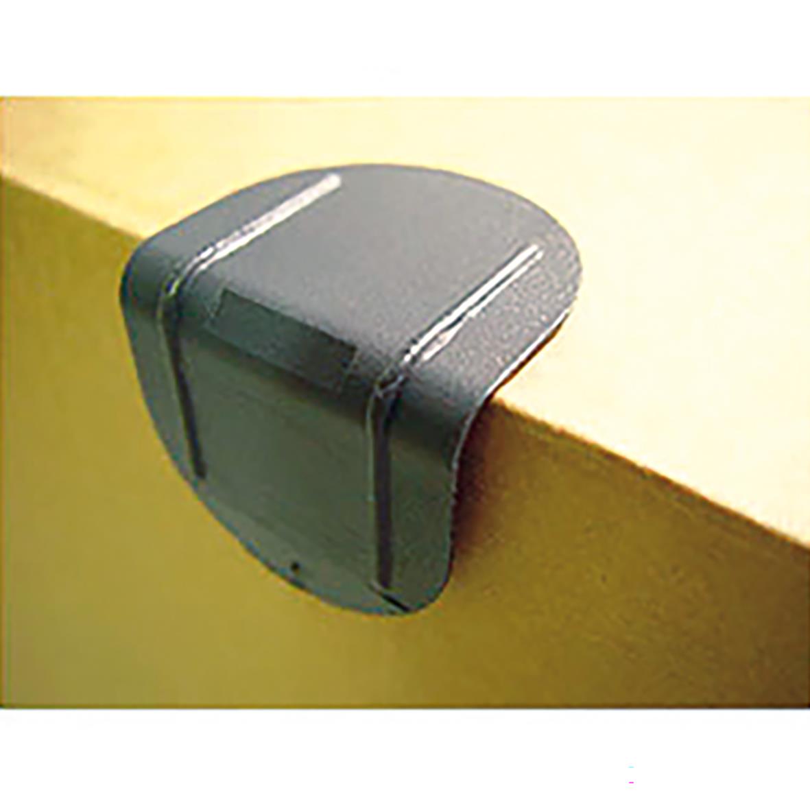 Bandskydd plast utan piggar 45x35x2mm monterad på träkant