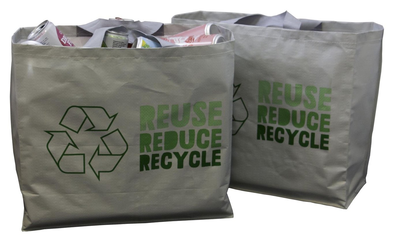 Två återvinningspåsar i grått med texten Reuse Reduce Recycle, storlek 420x380x180mm, fyllda med avfall
