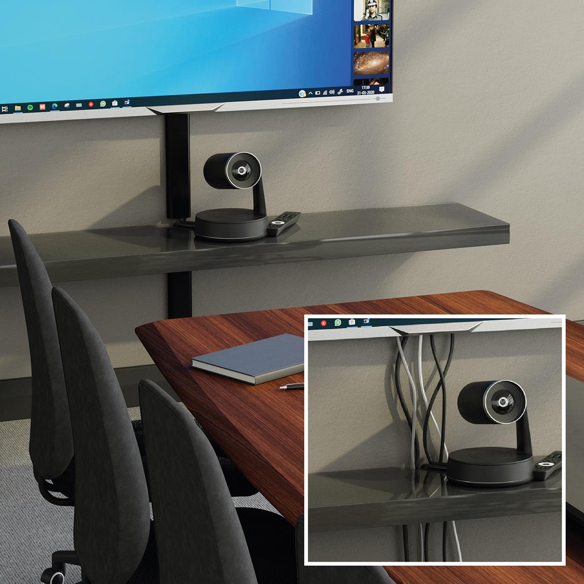 Svart kabelkanal D-LINE 60x15cm på skrivbord med kablar och webbkamera