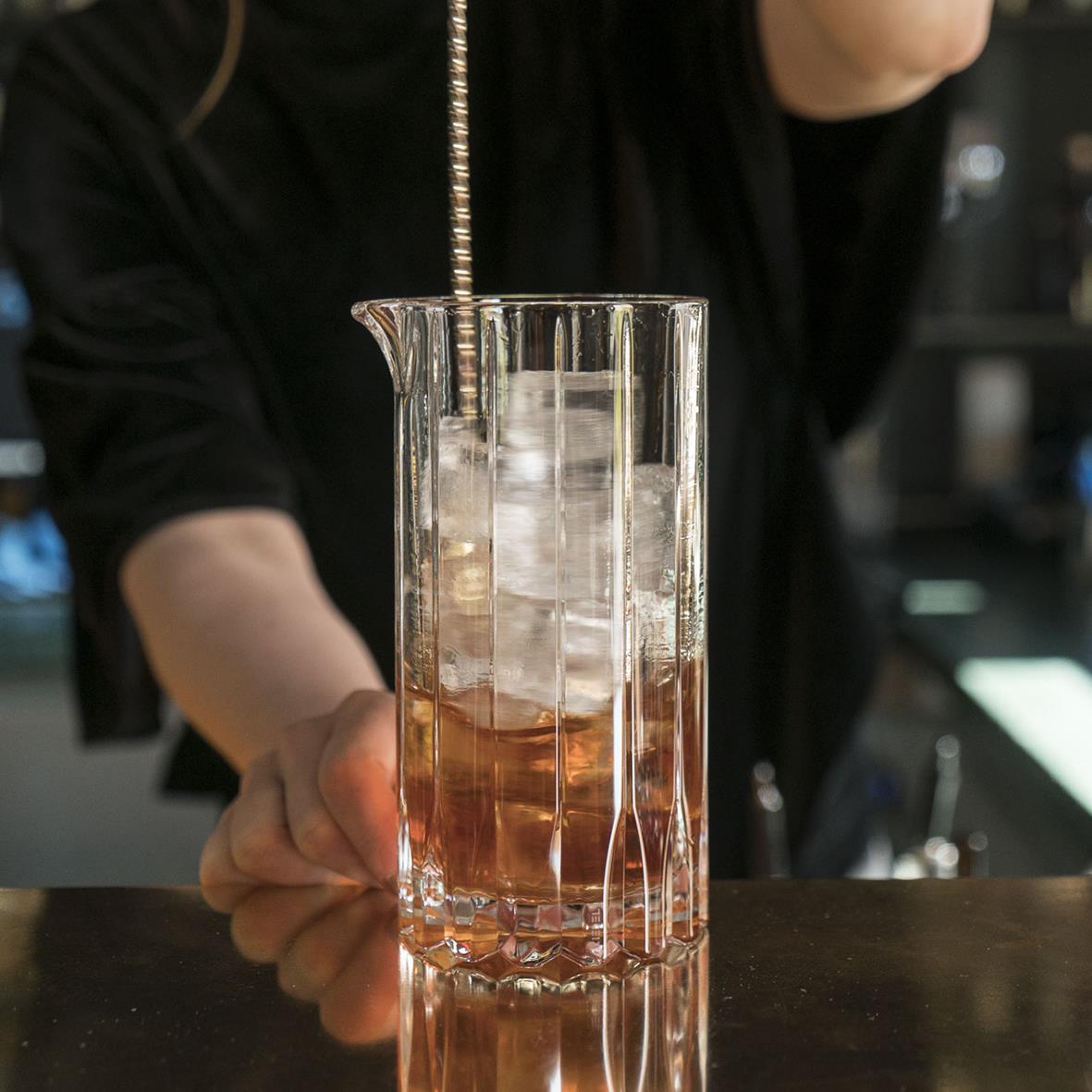 Rörglas Riedel Drink Specific Ø98x176mm 65cl med is och en metallstav