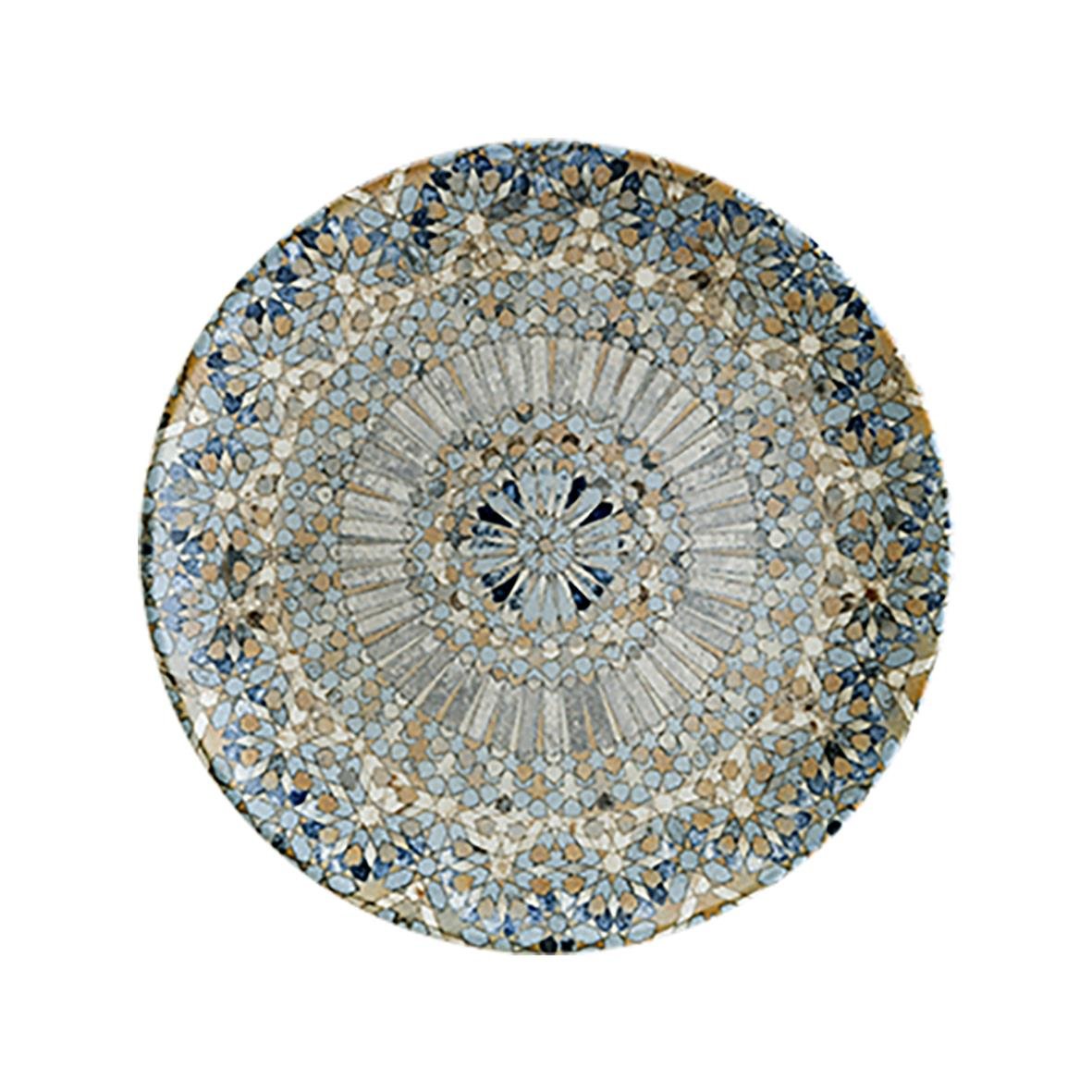 Rund tallrik med mosaikmönster i blå, beige och vitt, diameter 21 cm