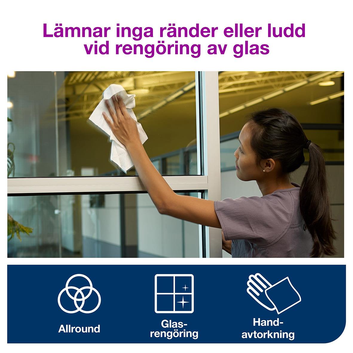 Kvinna torkar glasruta med vit torkrulle, inga ränder eller ludd kvar, för glasrengöring och handavtorkning