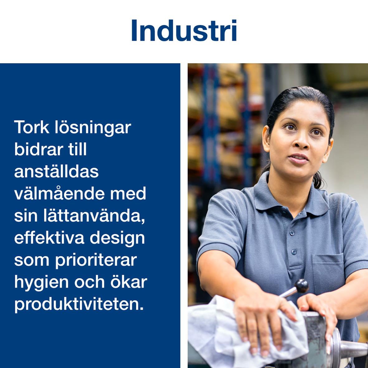Bild på en kvinna i arbetskläder som pratar, text om industrilösningar för anställda, torkrulle Tork M4 Reflex Plus 1-lag natur