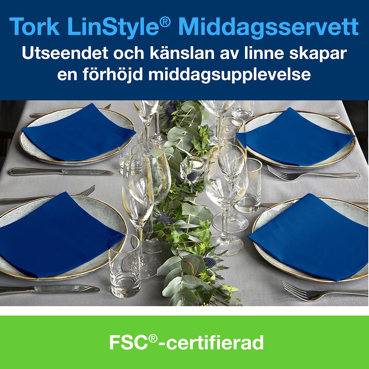 Servett Tork LinStyle Blå 39x39cm på middagsbord med glas och silverbestick