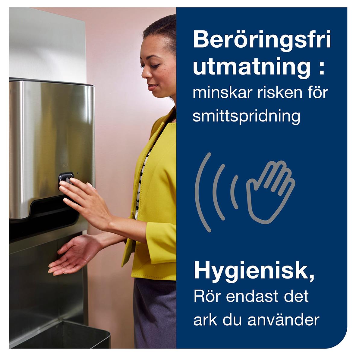 Person använder sensorstyrd pappershanddukspressare i stål och svart, hygieniskt och beröringsfritt