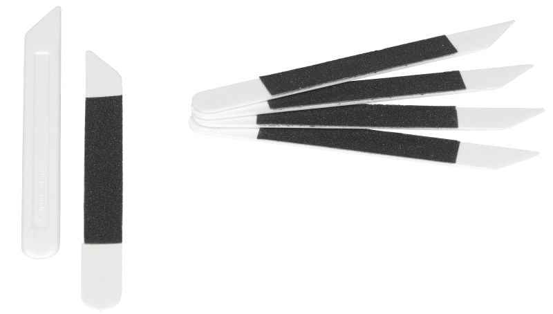 Nagelfil och nagelpetare i vitt och svart