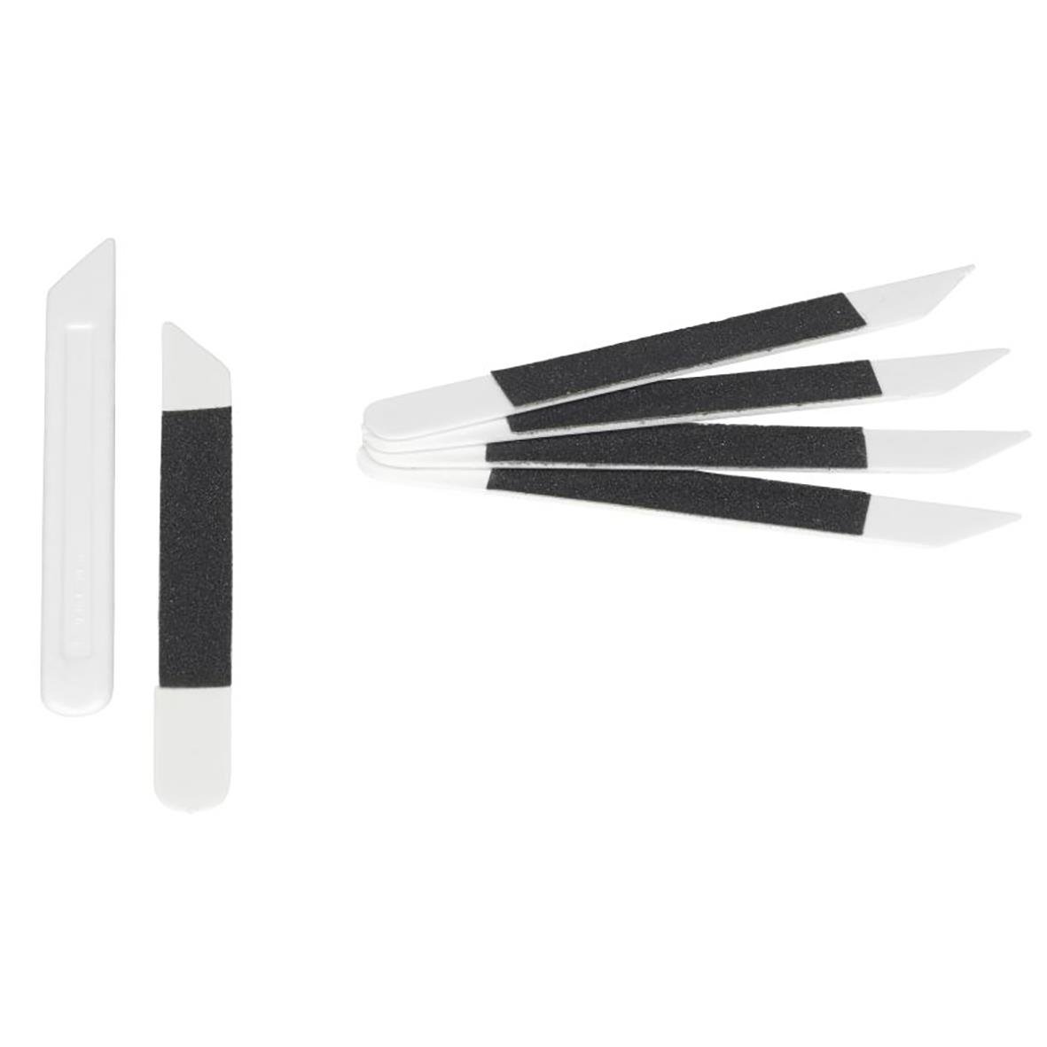 Nagelfil och nagelpetare i vitt och svart