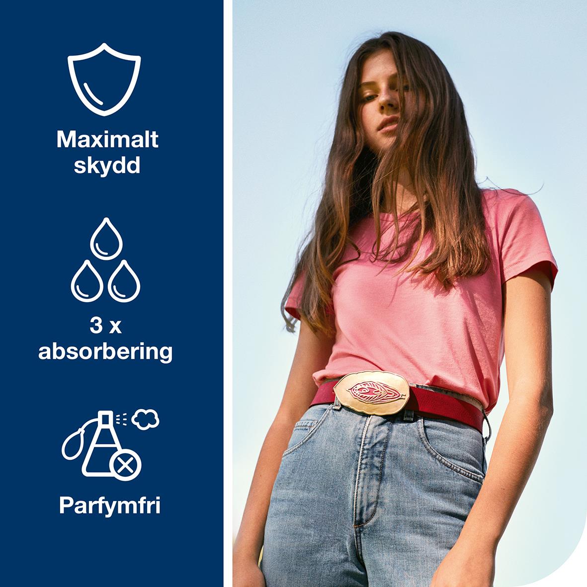 Kvinna i rosa t-shirt och jeans med Libresse Ultra+ med vingar refill, visar skydd, absorbering och parfymfrihet