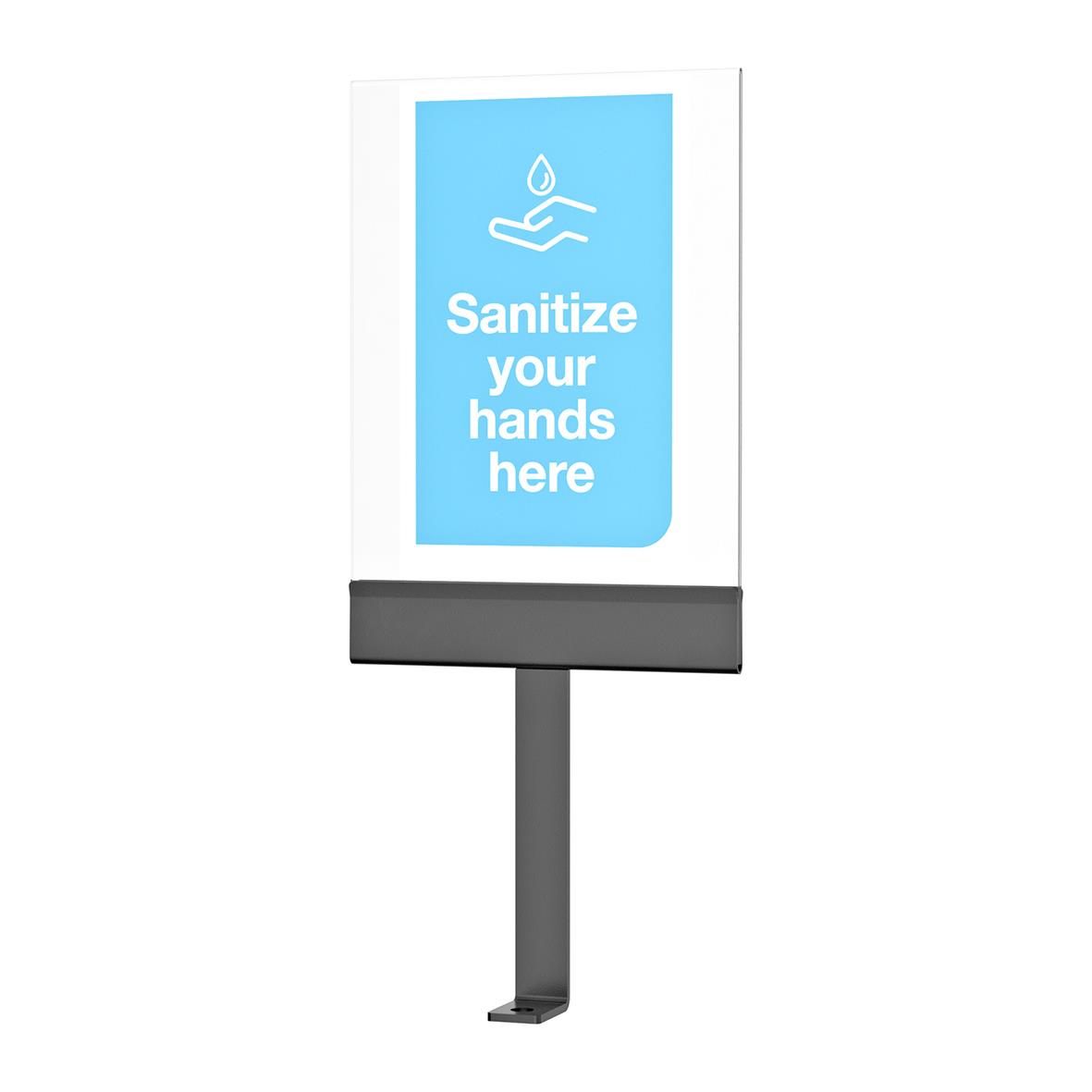 Skylt med texten Sanitize your hands here och symbol för handdesinfektion