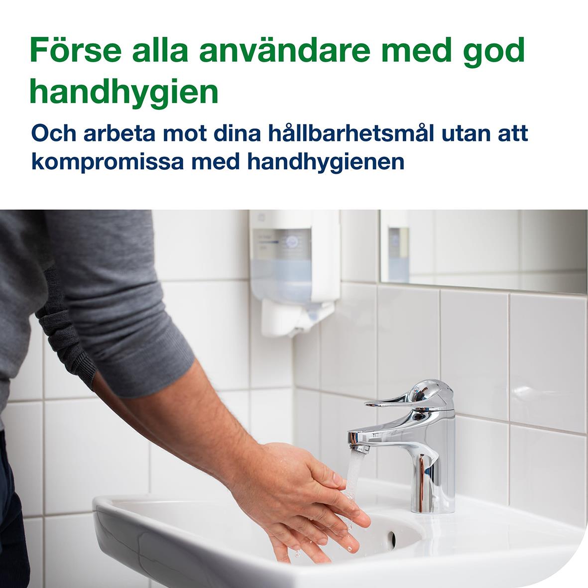 Person tvättar händer under en handhygienstation med flytande tvål i ett badrum