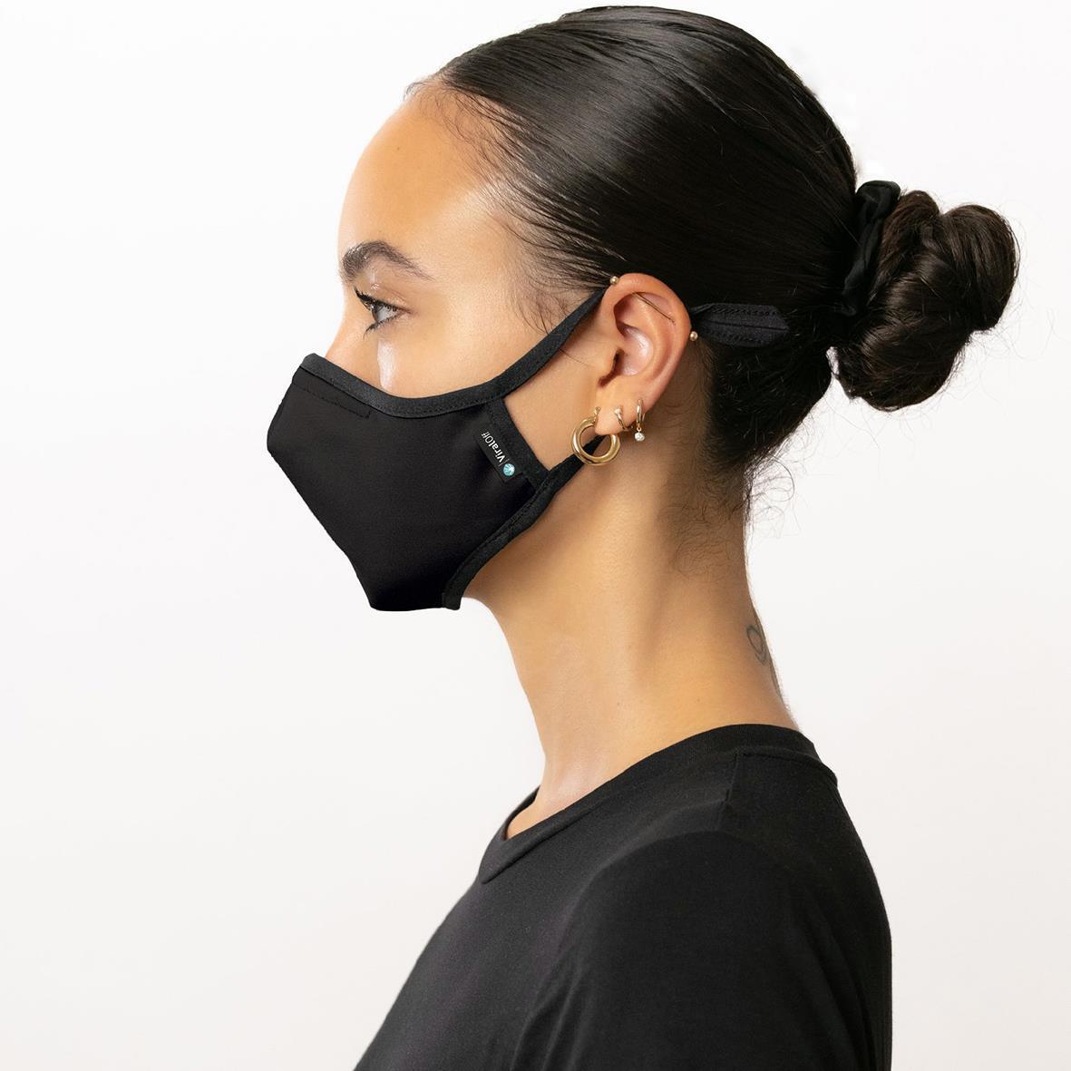 Kvinna i profil med svart munskydd Stogo Cloud ViralOff Svart L/XL