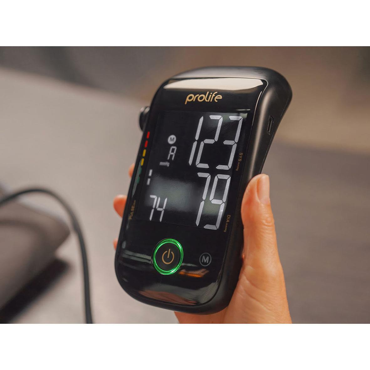 Blodtrycksmätare Prolife Digital PX7 Premium visar blodtryck och puls på en digital skärm