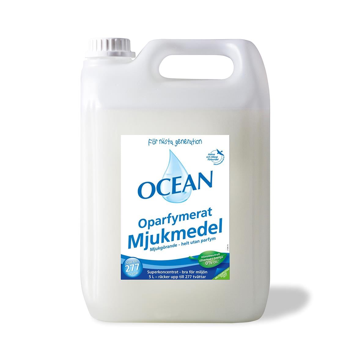 Stor vit plastflaska med sköljmedel Ocean oparfymerat 5L, etikett med blå och gröna detaljer