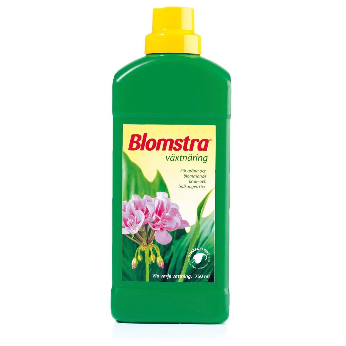 Grön plastflaska med gul topp och etikett med rosa blommor och text Blomstra växtnäring 750ml