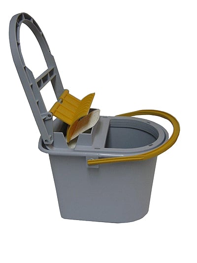 Mopppress och svabbpresshink för städning