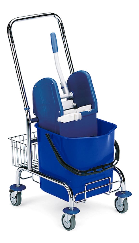 Svabbvagn med plastpress och blå hink, på fyra hjul