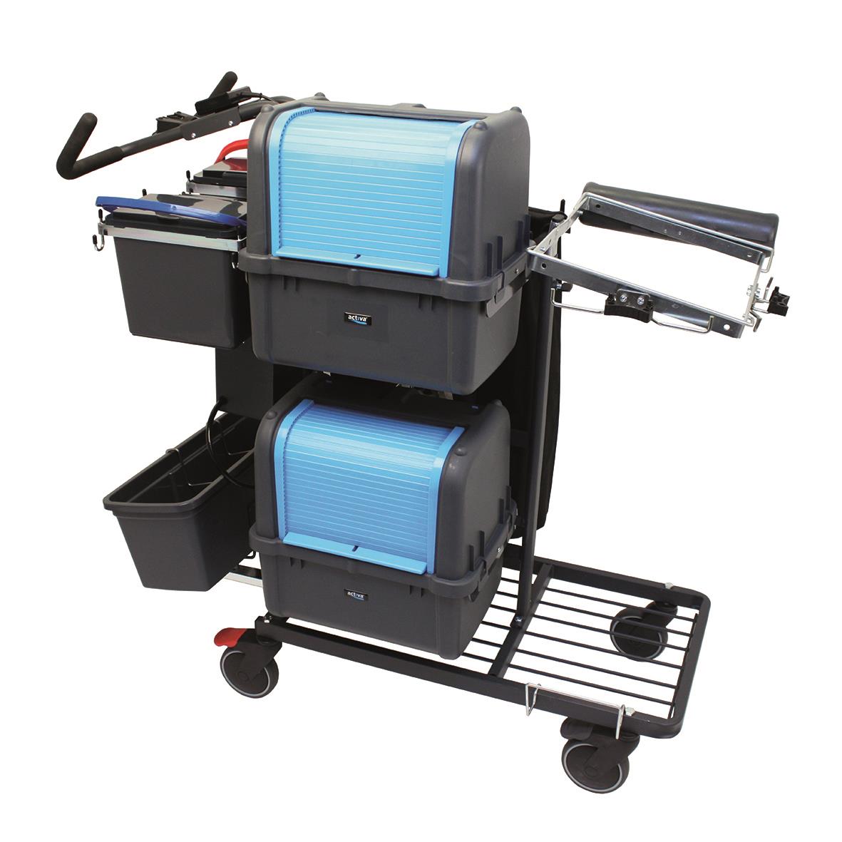 Städvagn med två stora blå behållare, handtag och fack, på hjul för städning