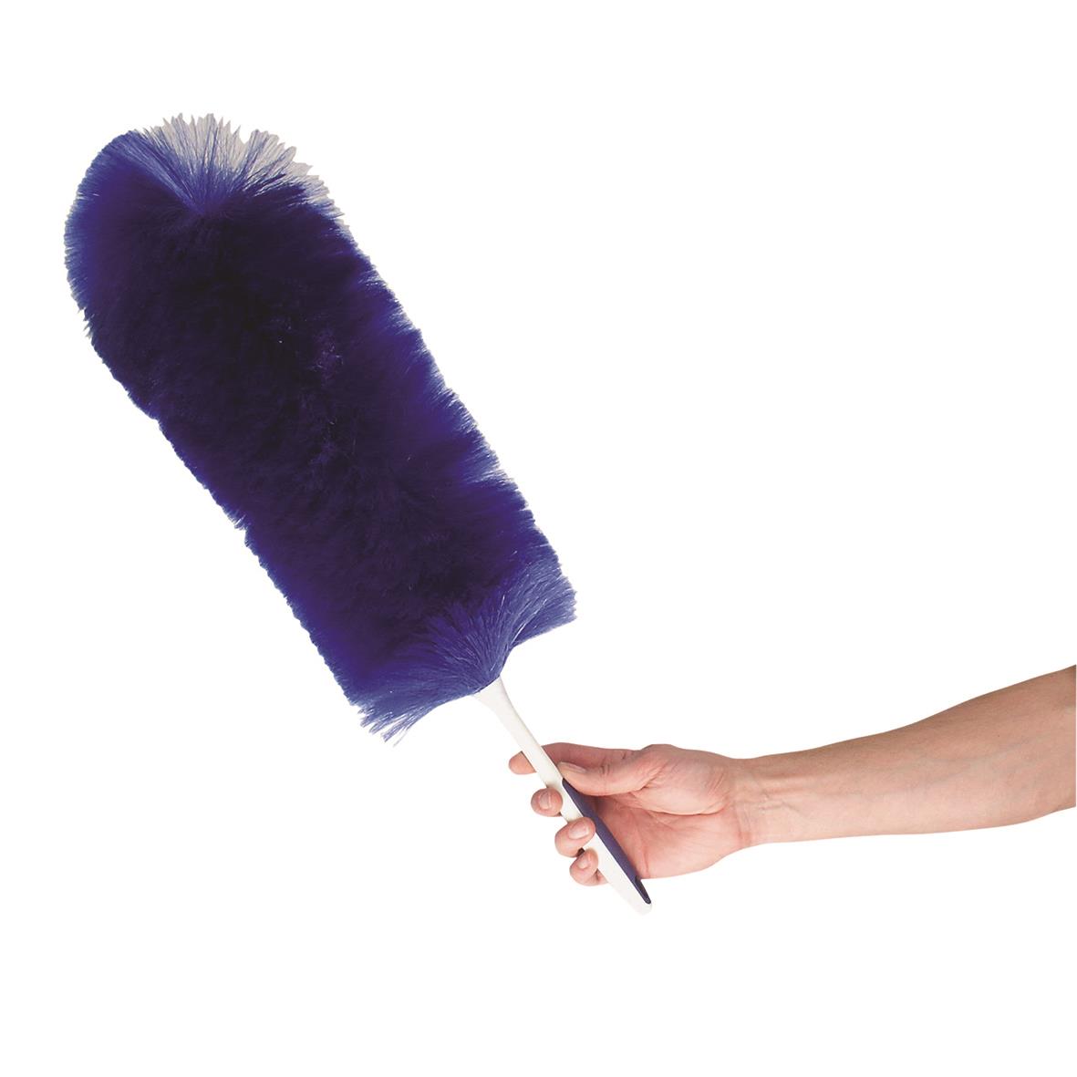 Blå dammvippa Max Ergo Grip Handmodell 60cm, hand som håller i dammvippan