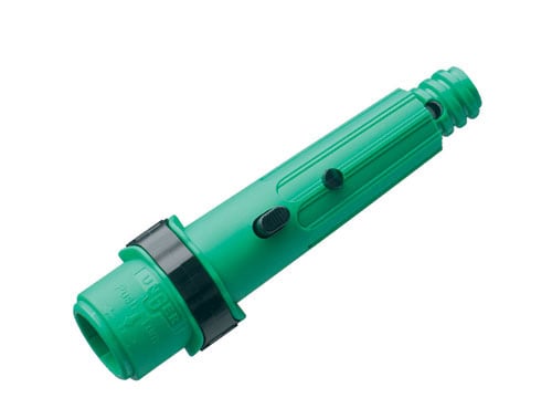 Grön trädgårdsslangdusch med justerbar sprut och handtag