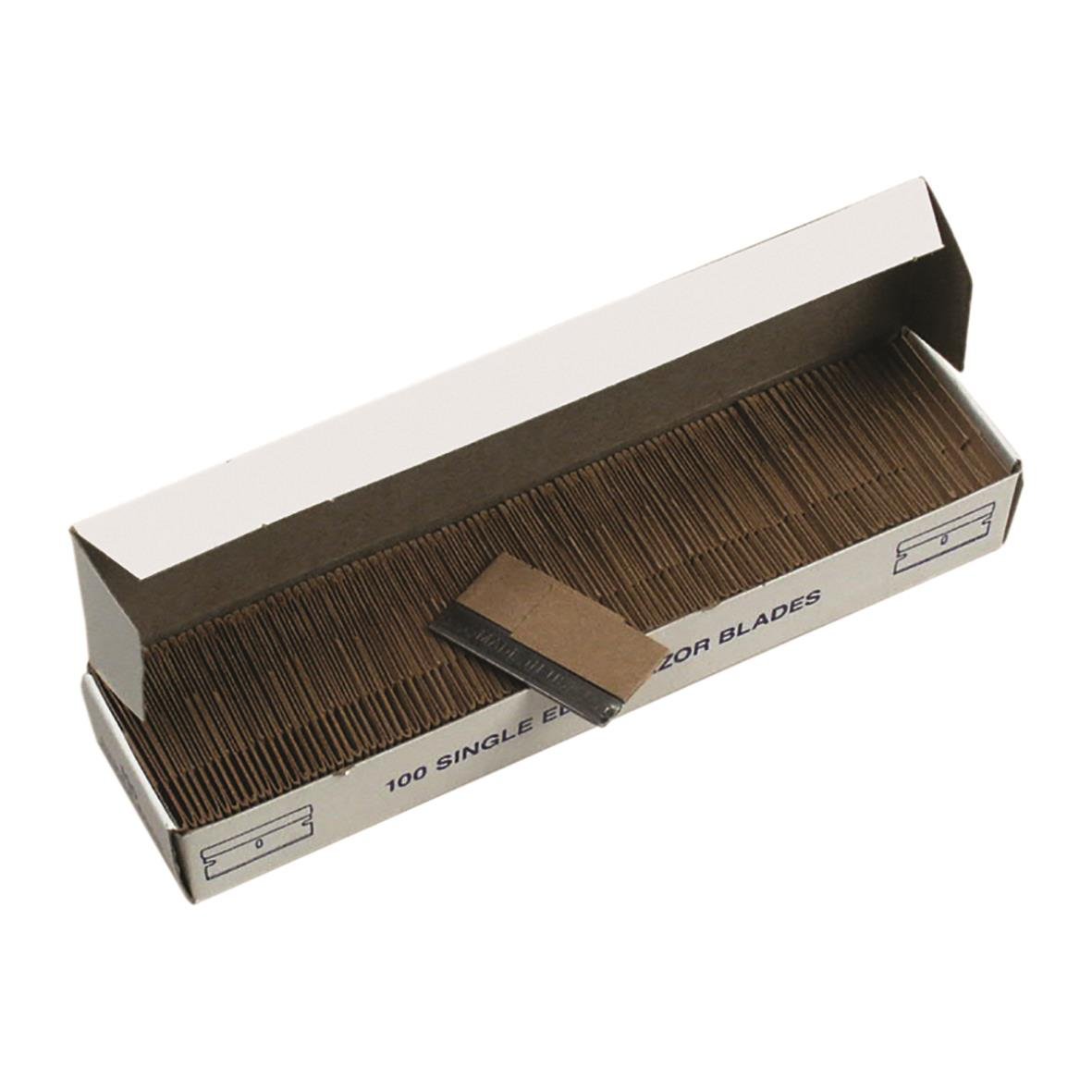 En öppen låda med 100 enkelsågblad för skärning