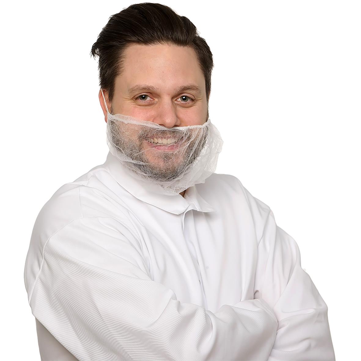 Man med skäggskydd av nonwoven material, 210x200mm, bär vit arbetsrock och ler.
