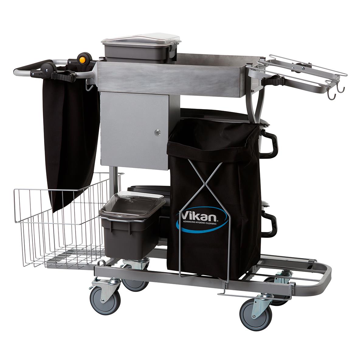 Litet låsbart skåp på städvagn med tillbehör och förvaringsutrymme