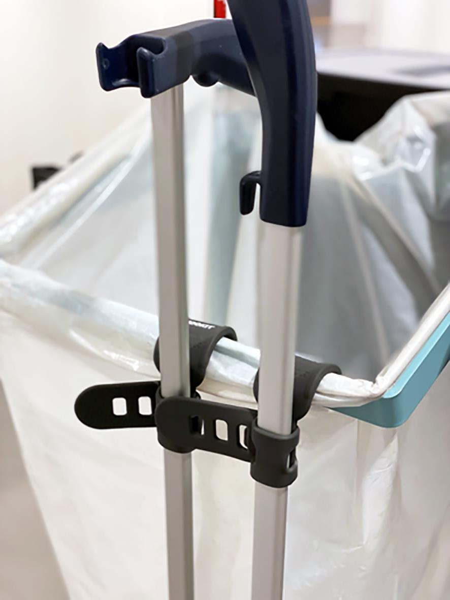 Krok Hookit Pro verktygshållare monterad på en vit ram