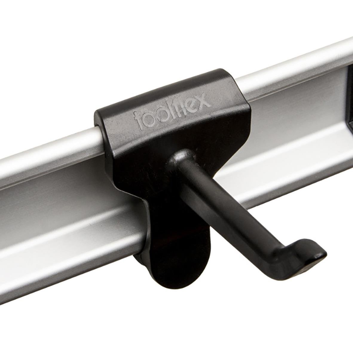 Svart krok till Skena Toolflex monterad på aluminiumprofil