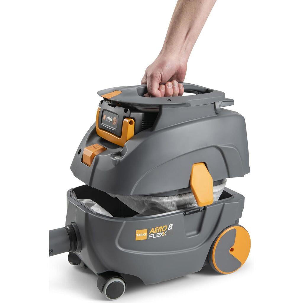 Dammsugare Taski Aero 8 Flexx 36V 14,5Ah med hand som håller den