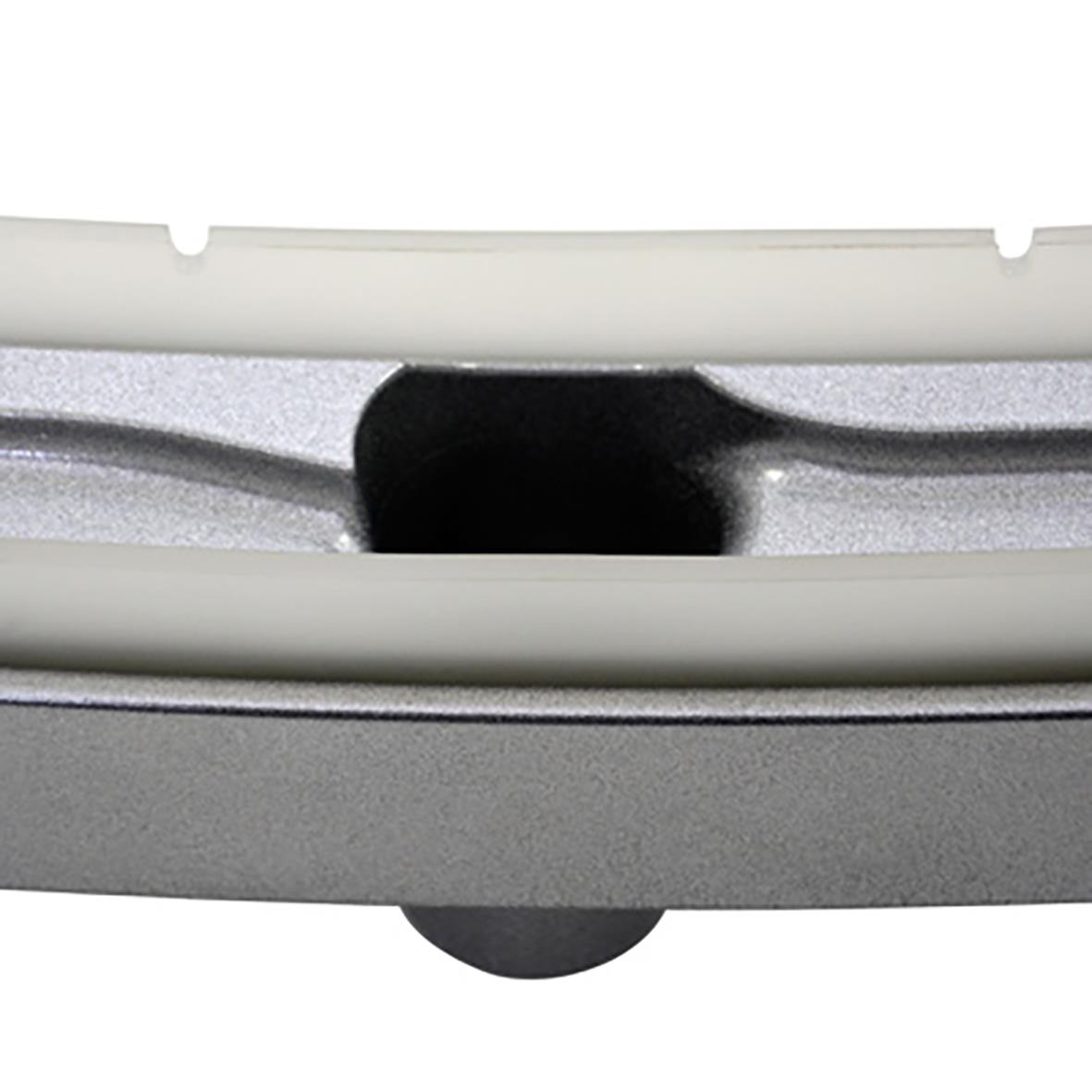 Kombiskurmaskin Wetrok Duomatic Intense 50, nära bildens centrum en svart del