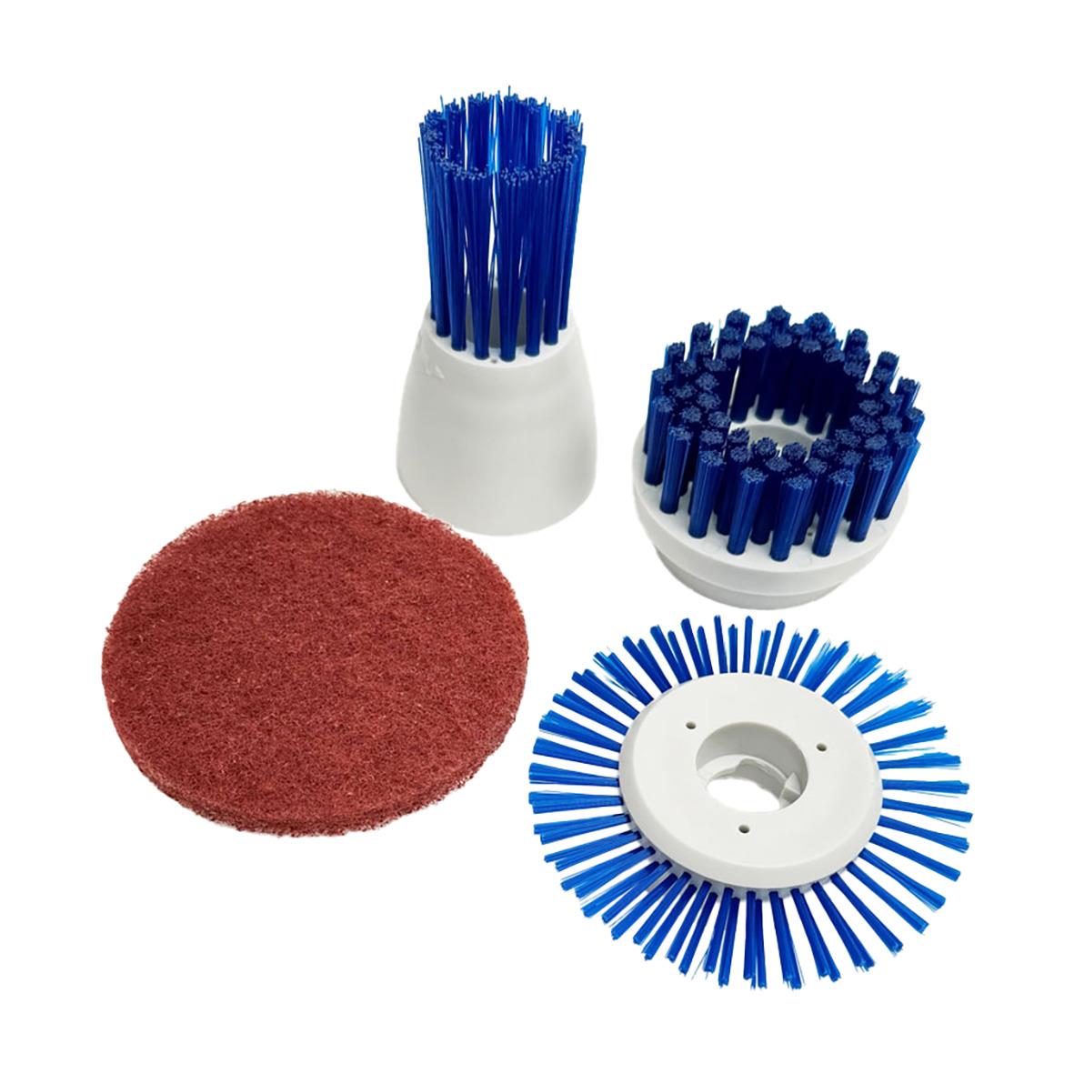Borstkit med olika borsthuvuden och en rengöringsrondell för handtag