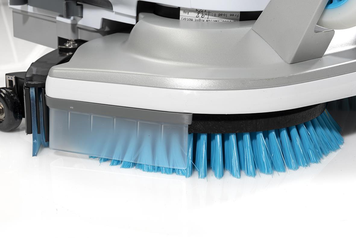 Kombiskurmaskin i-Mop XL Plus med blå borstar och rengöringsutrustning