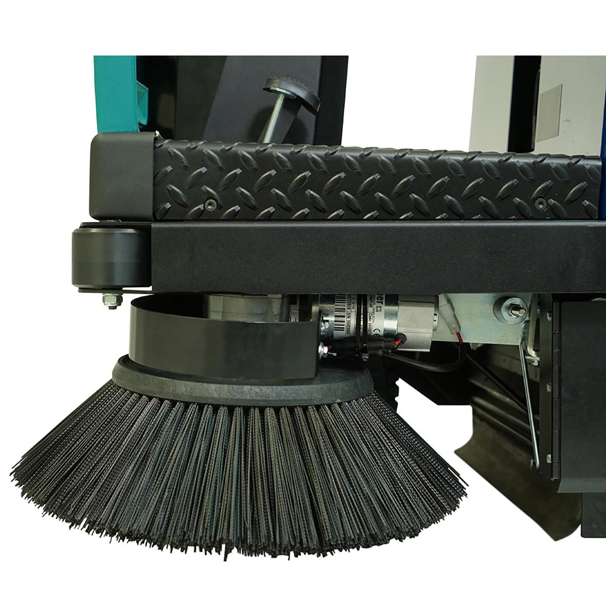 Sopmaskin med roterande borste och robust design för professionell rengöring