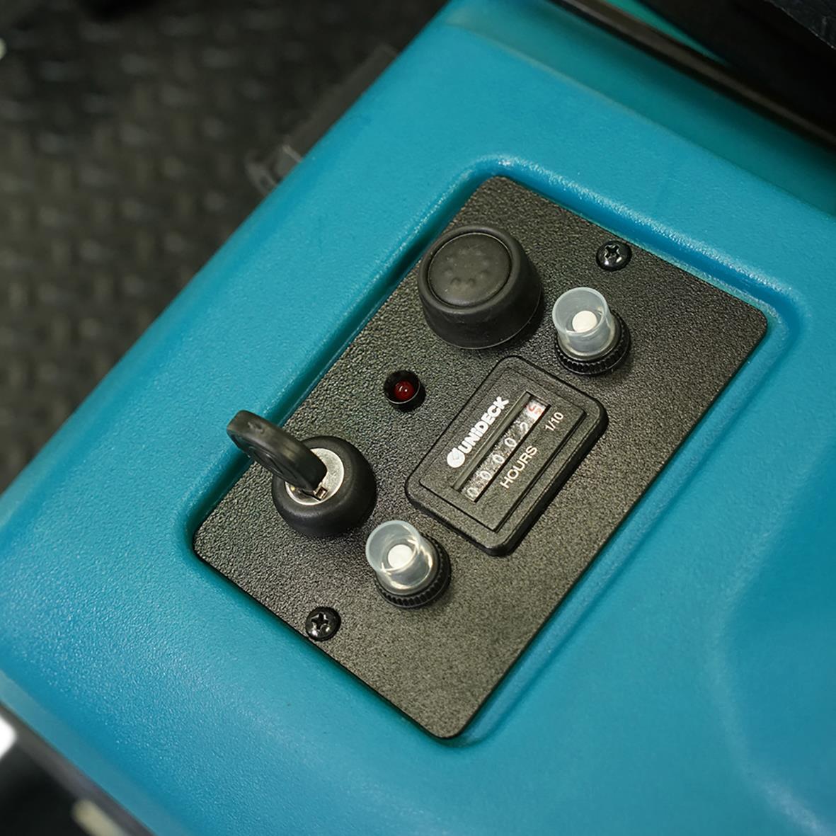 Sopmaskin Åkbar Wetrok Speedmatic Tornado Pro B med kontrollpanel och reglage