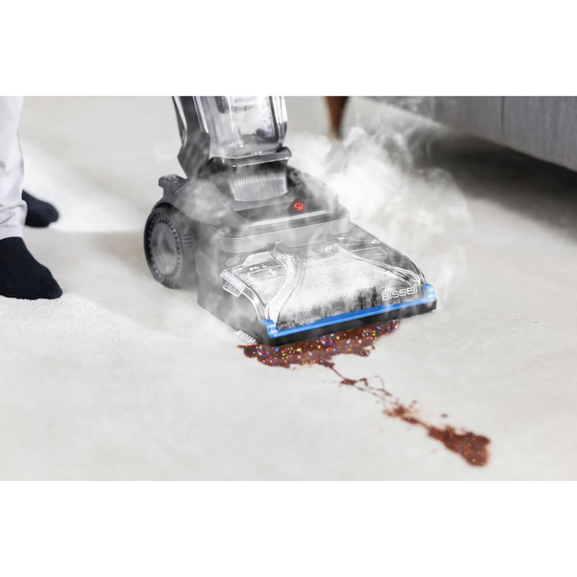 Mattvätt med Bissell Revolution Hydrosteam som använder ånga för att rengöra fläckar på golvet