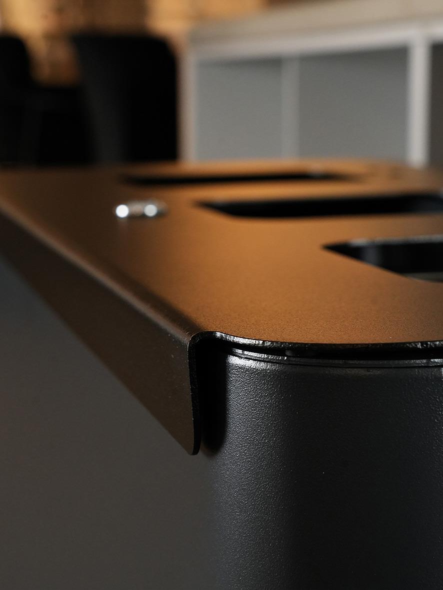 Sorteringskärl Star Station 3x60l i grå/svart, nära hörn, detalj av kant