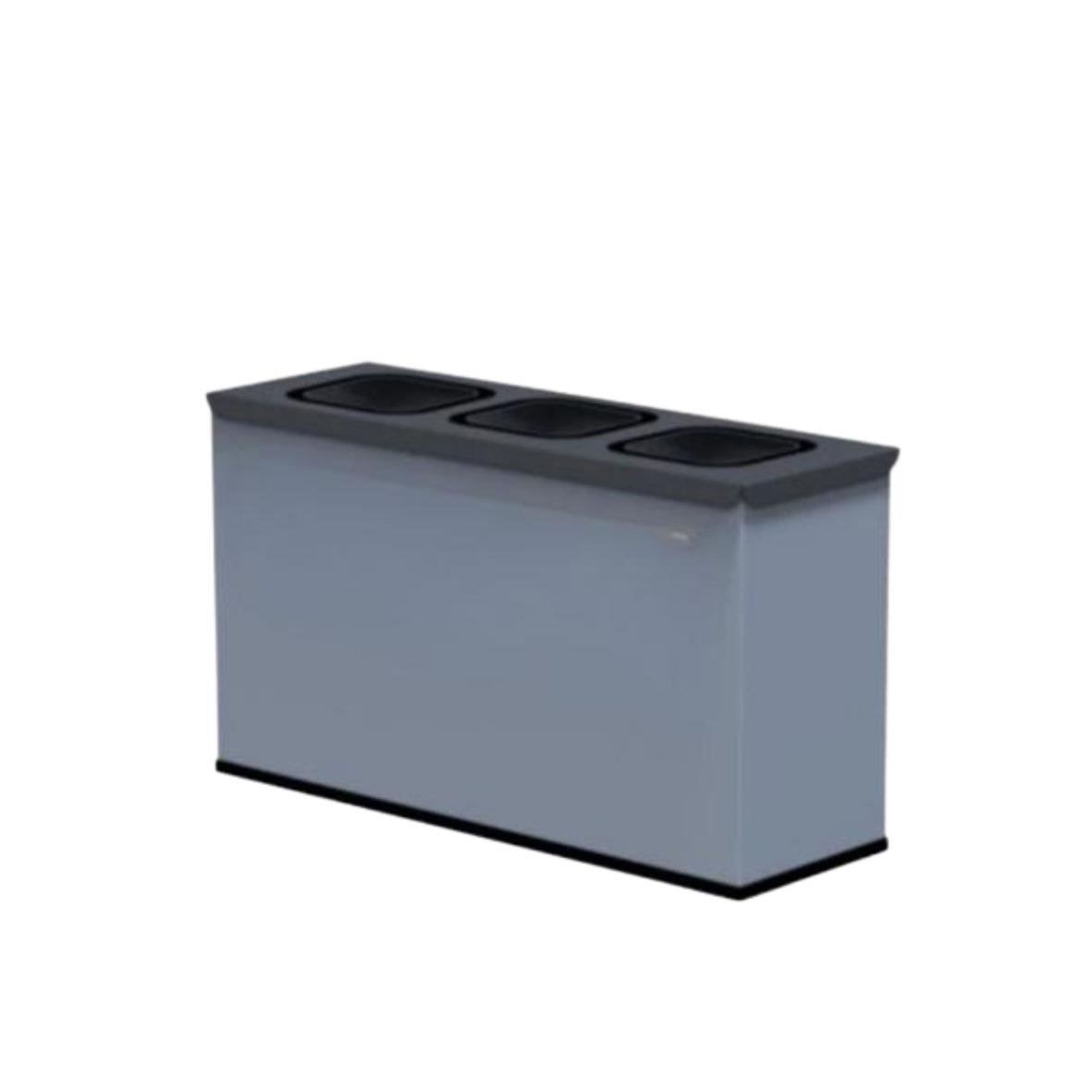 En stor, grå sopkärl med tre separata lock för avfallshantering