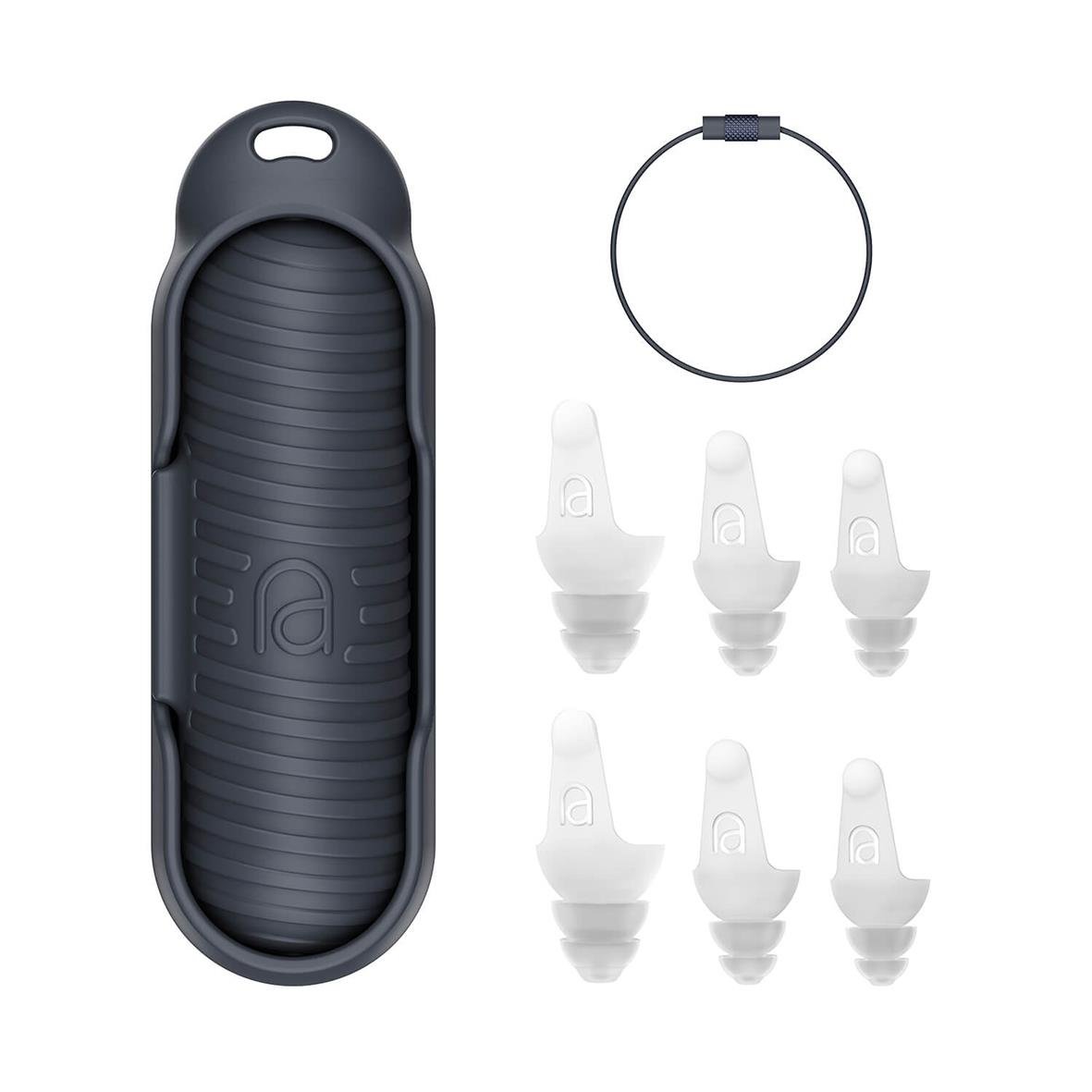 Hörselskydd i svart fodral med sex vita öronproppar och en tunn svart nackkabel