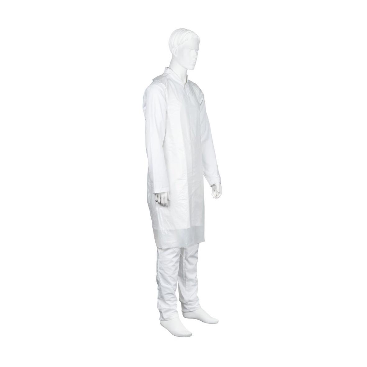Mannequin i helt vitt labbrock och byxor, stående mot vit bakgrund
