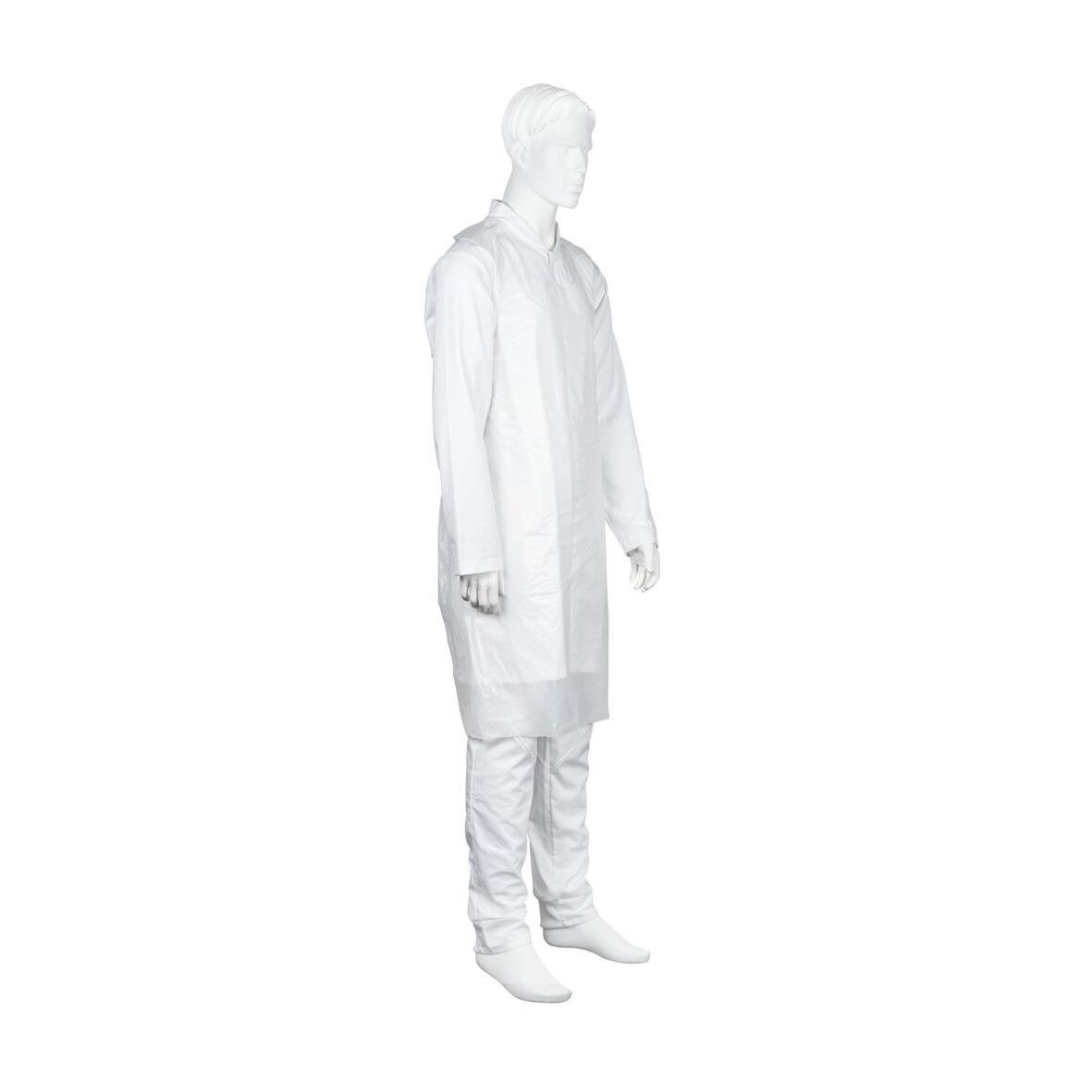 Mannequin i helt vitt labbrock och byxor, stående mot vit bakgrund
