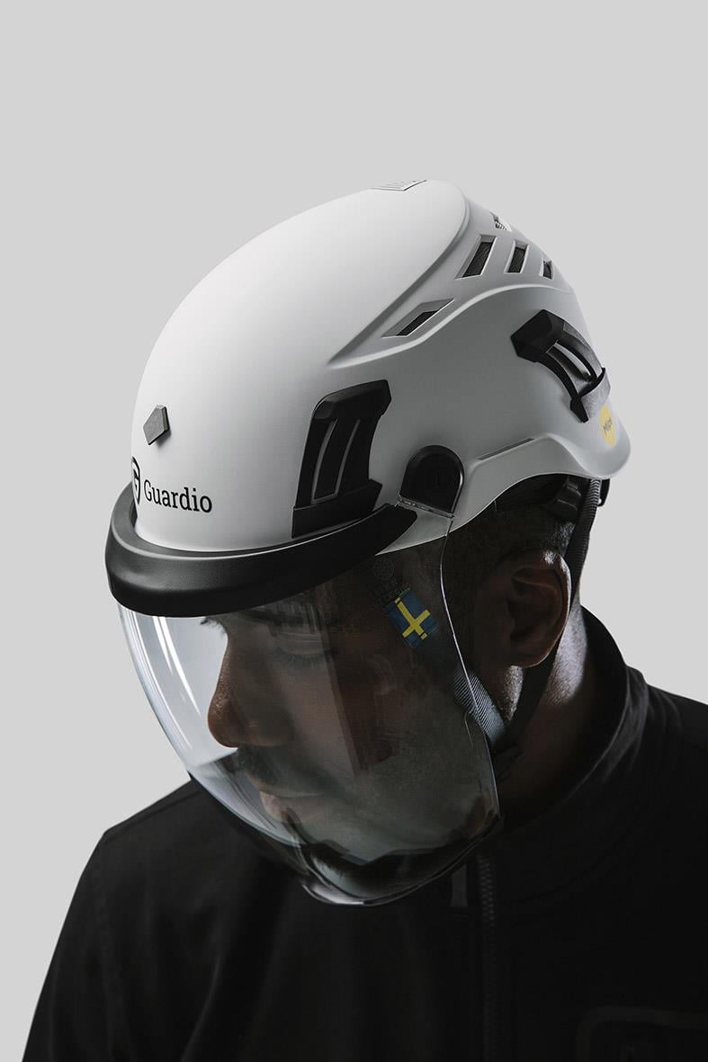 Vit skyddshjälm Guardio Armet med visir och svart hakband