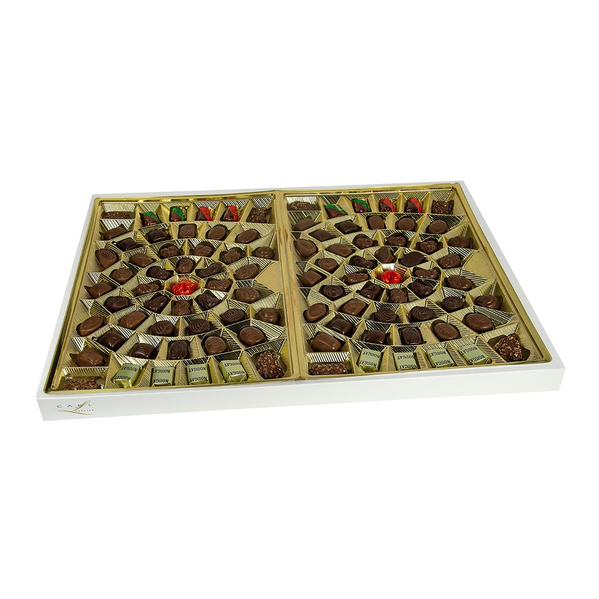 Choklad Hundra Härliga Praliner 860g i guldask med olika chokladpraliner
