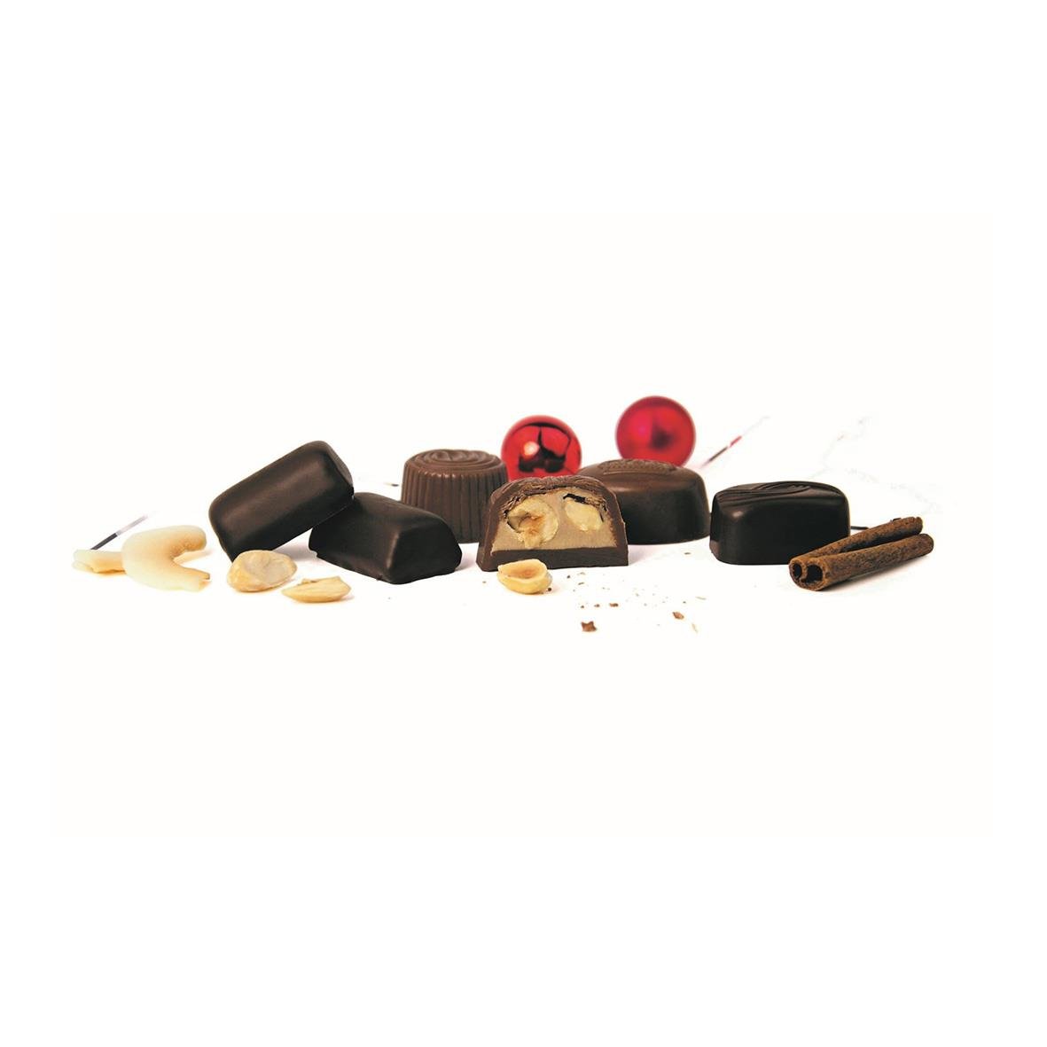 Choklad Hundra Härliga Praliner 860g med olika chokladpraliner och juldekorationer