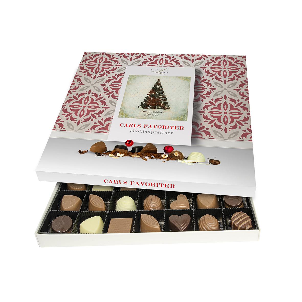 Chokladask med Carls Favoriter 605g, innehåller olika praliner och chokladbitar i en presentlåda