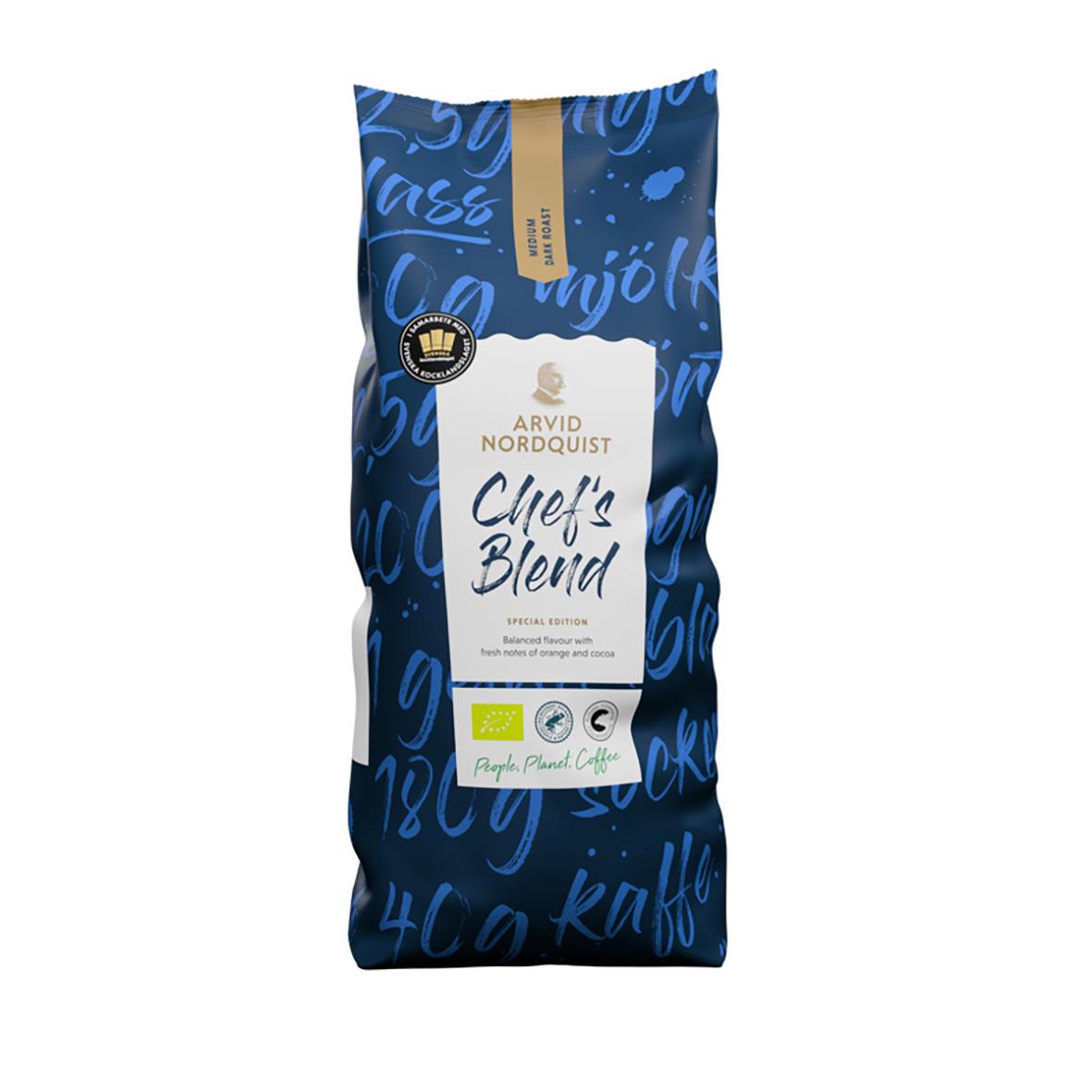 Kaffe Arvid Nordquist Chef's Blend hela bönor 1000g i blå påse med vit etikett och text