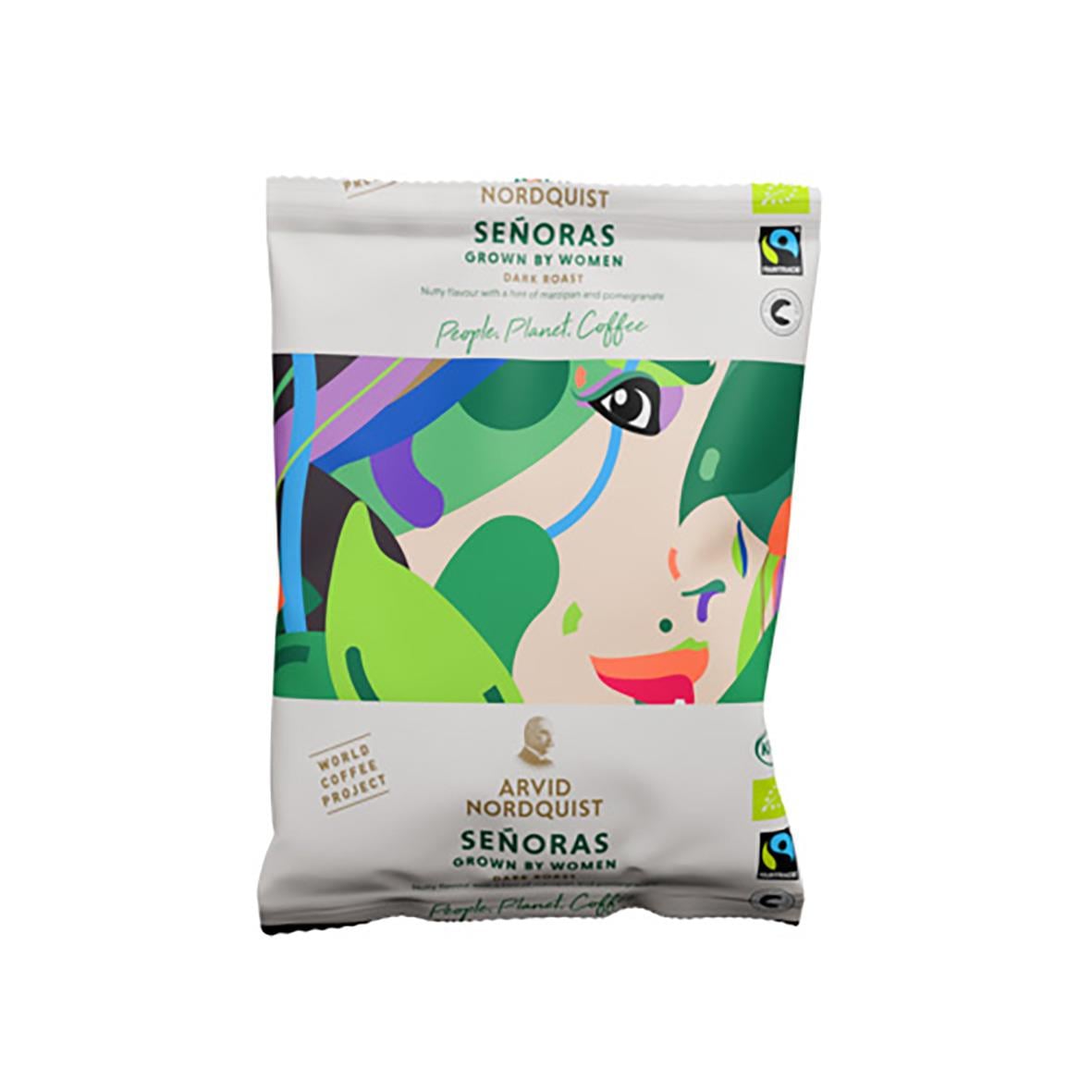 Förpackning av Señoras kaffe från Arvid Nordquist med modern illustration av en kvinnas ansikte i gröna och blå nyanser