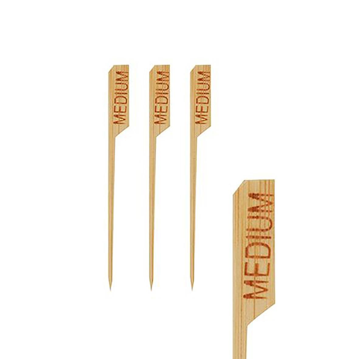 Tre trästickor med medium-streckmarkering på 9 cm